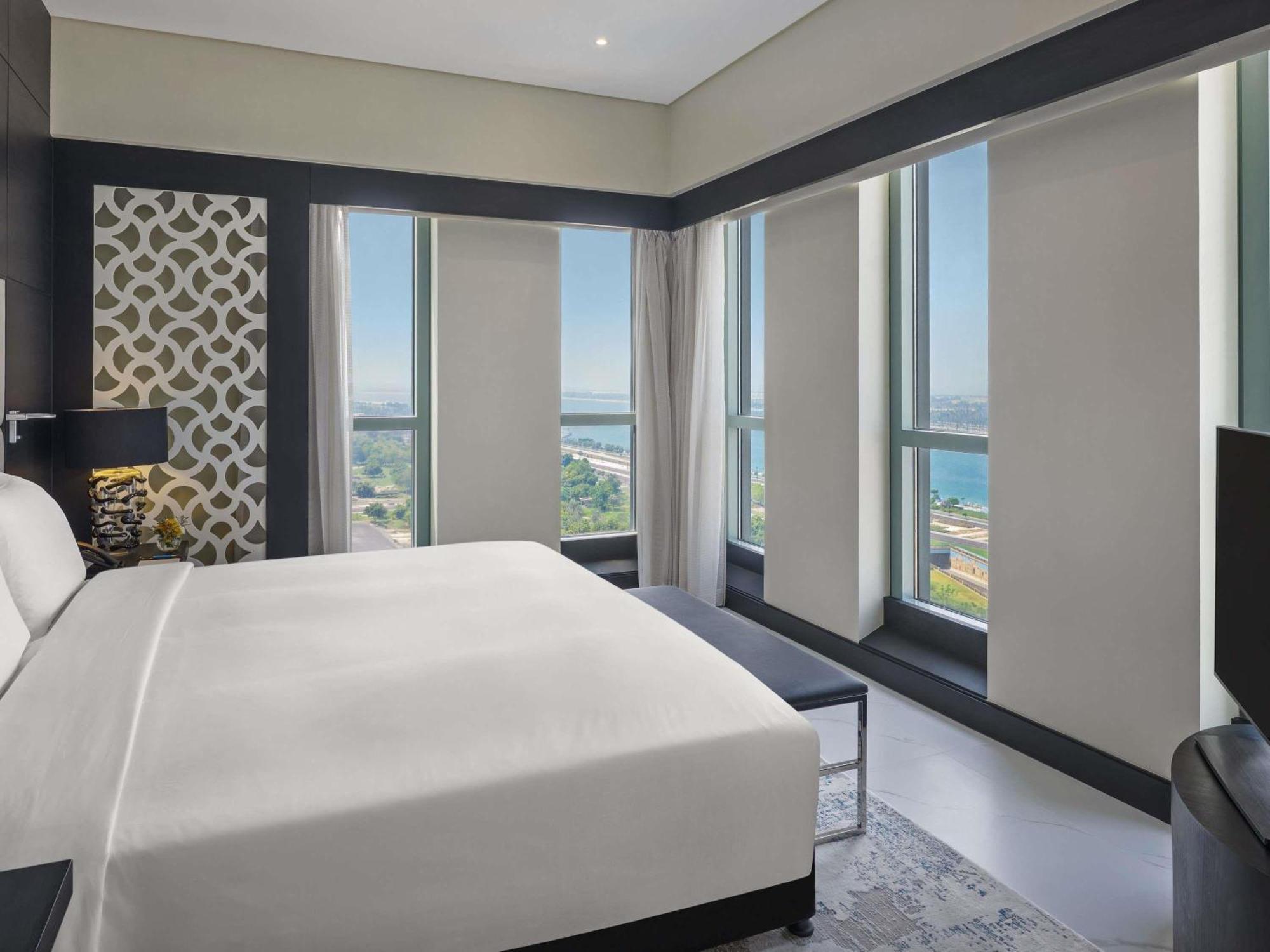 Prestige Suite Club Access Sea or City View