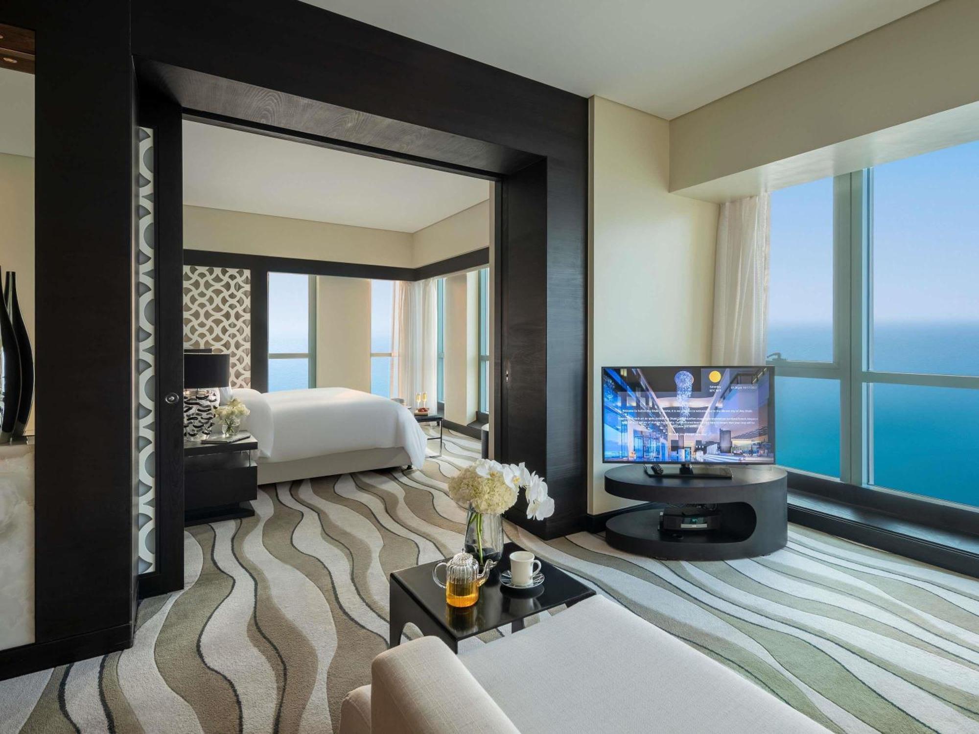 Prestige Suite Club Access Sea or City View