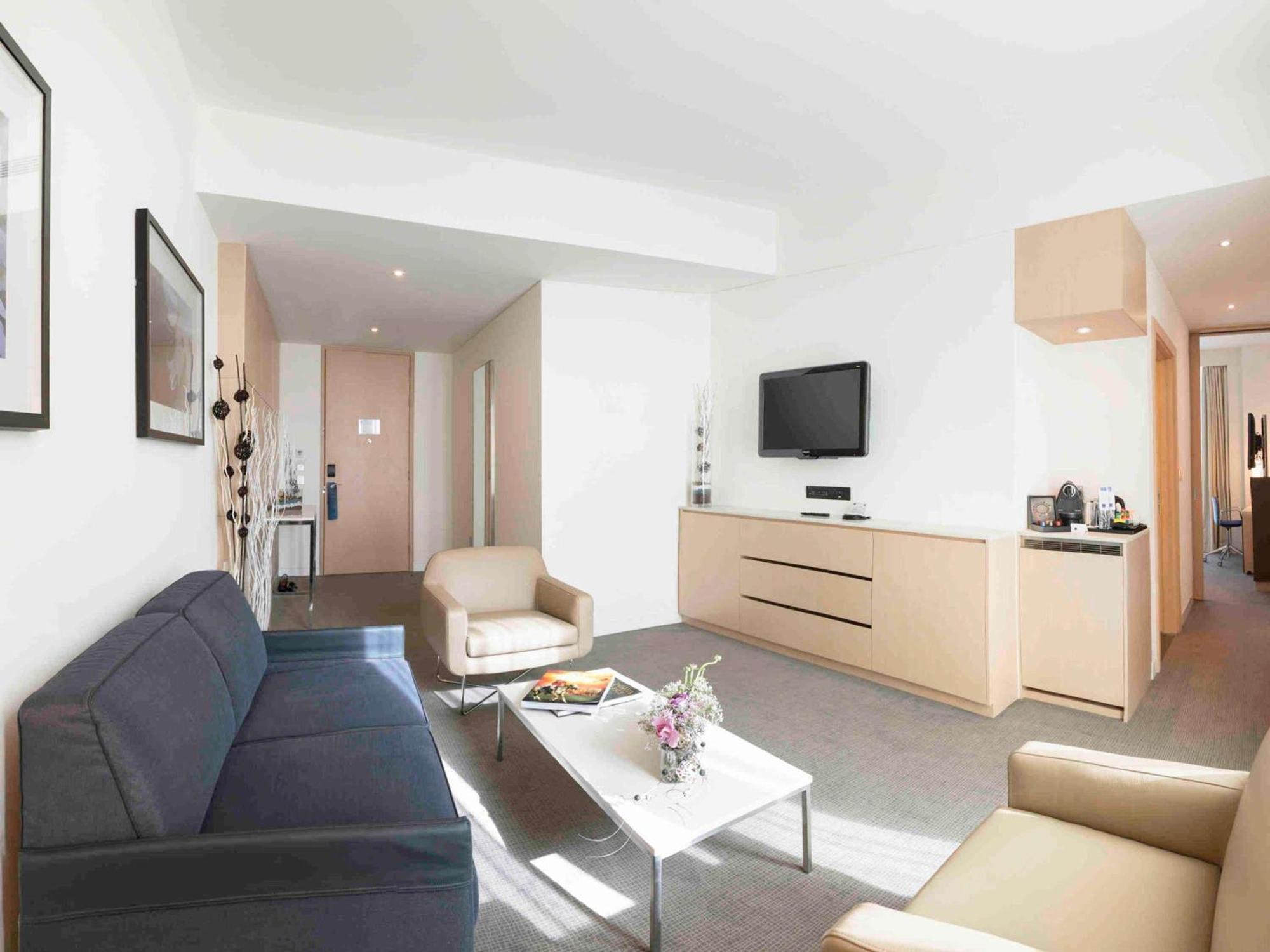 Suite Lounge Access
